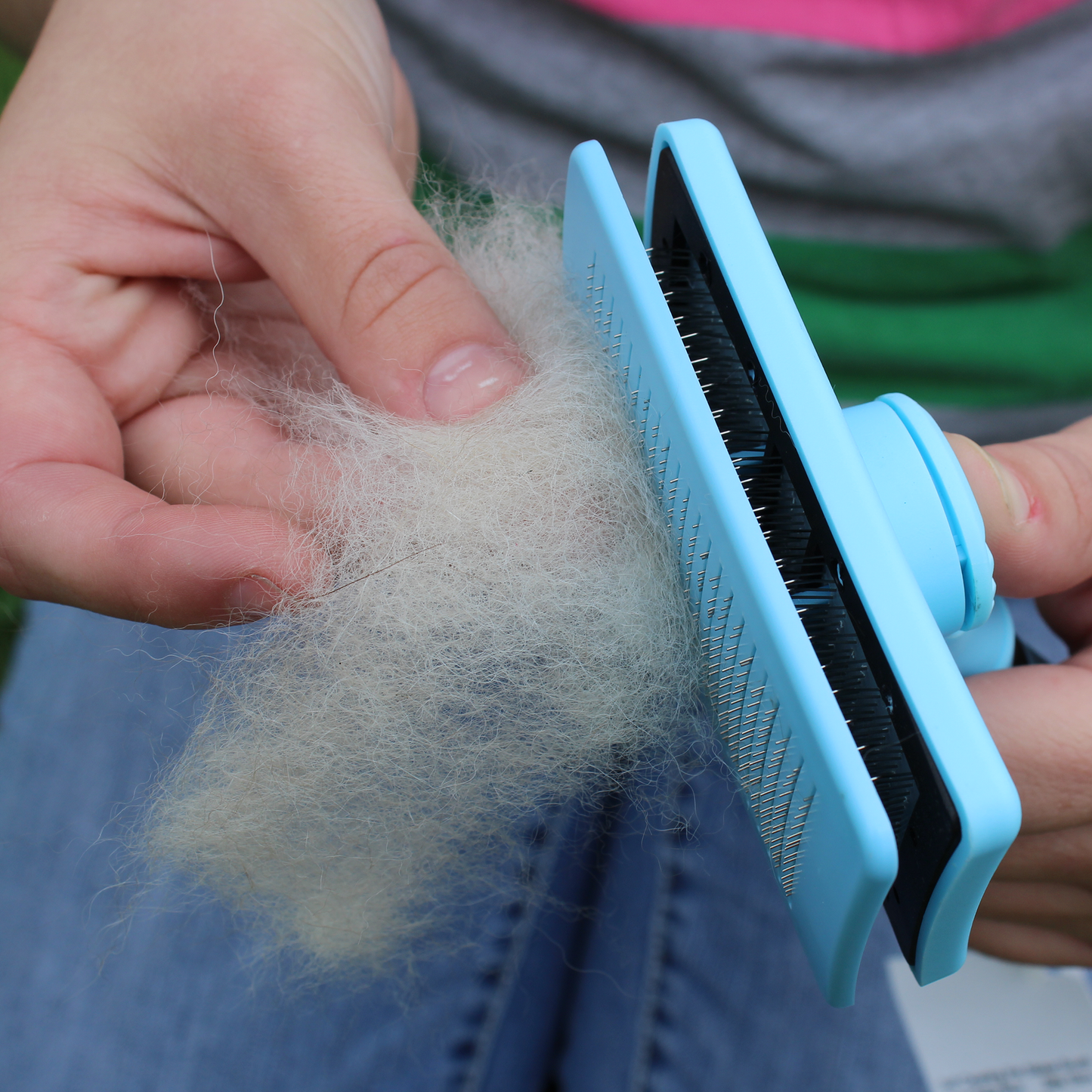 Self Cleaning Pet Slicker Brush by cuteNfuzzy®