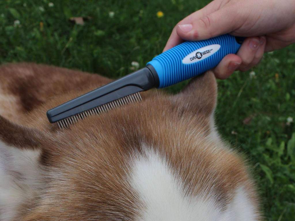 Ultimate Pet Shedding Comb by cuteNfuzzy® Banner Image